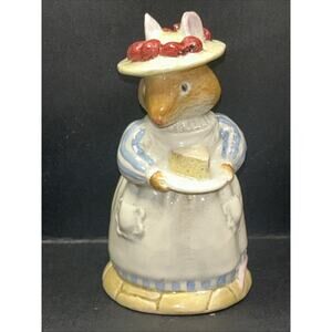 Royal Doulton Mrs. Apple Mouse 3.5” Figurine Cake 1982 Brambly Hedge D.BH.3 Mice